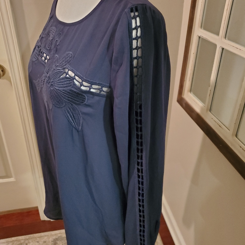Loft ladder sleeve navy top embroidered flowers M